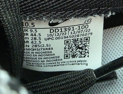Used - Size 10.5 Nike Dunk Low Retro MEN'S White Black Panda DD1391-100 Sneakers
