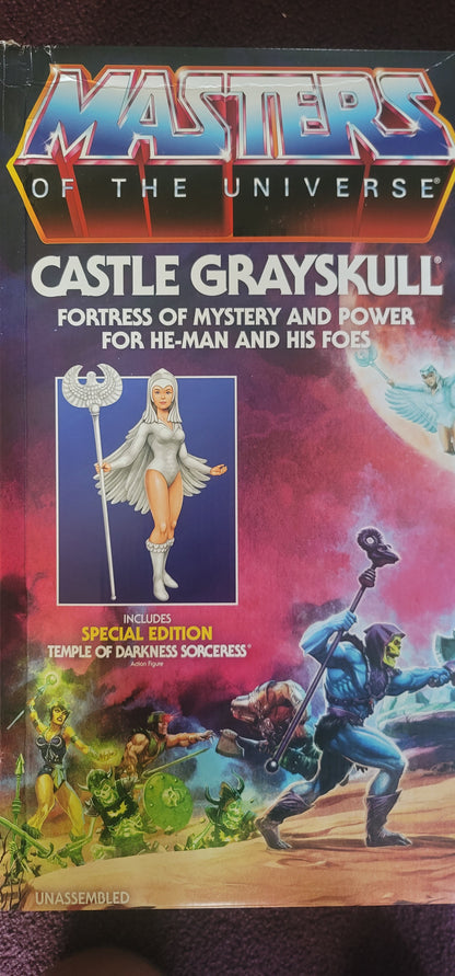 Masters of the Universe Origins Playset & Action Figure, Castle Grayskull with Scorceress, 4 Rooms, Trap Door & Elevator